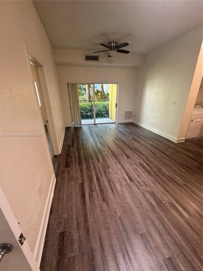 Foto del edificio - 6001 SW 70th St