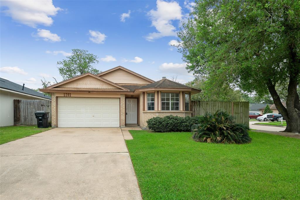 Foto principal - 1702 Bugle Run Dr