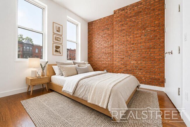 Foto del edificio - Modern 4 Bed 2 Bath Duplex with Yard in Stuyvesant Heights