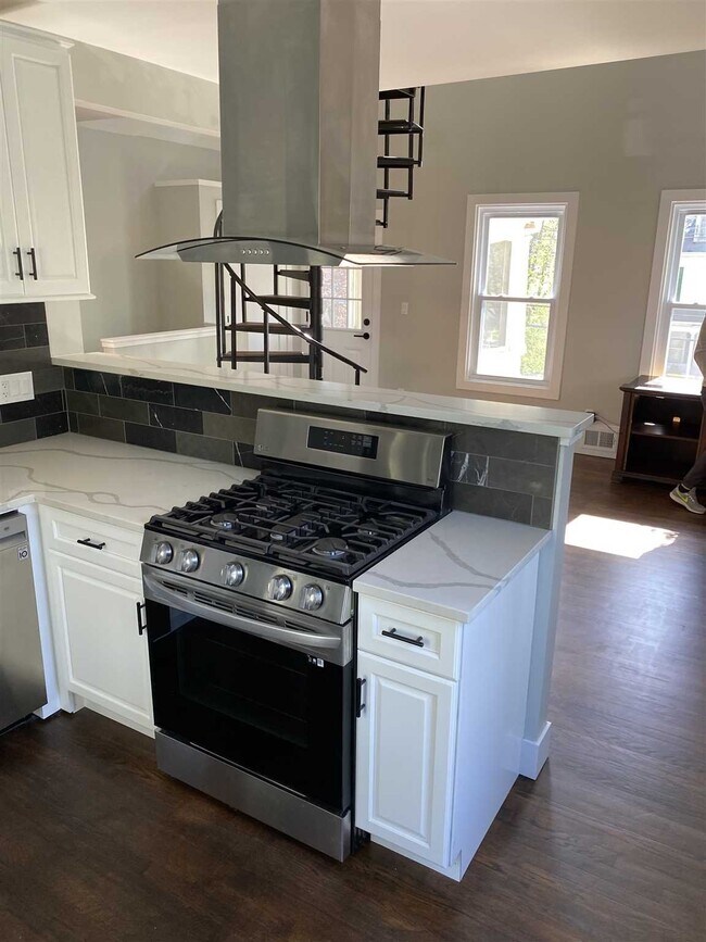 Foto del edificio - 56 Worrall Ave