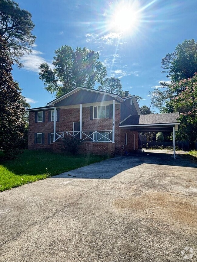 Building Photo - 1040 Live Oak Dr