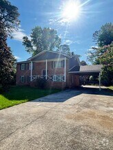Building Photo - 1040 Live Oak Dr