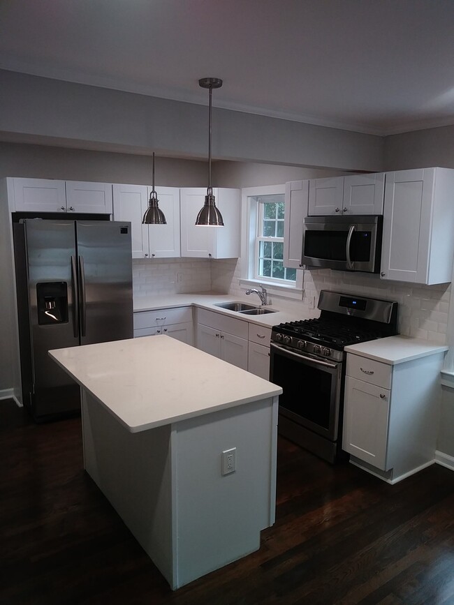 Building Photo - Move In Ready 4 Bedroom 2 Bath Home In Pri...