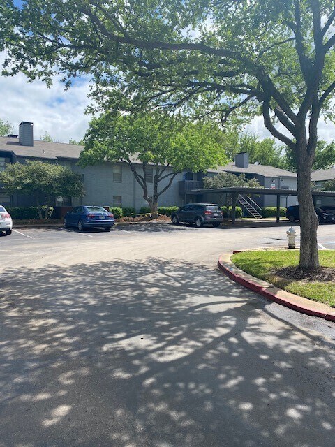 Building Photo - B2