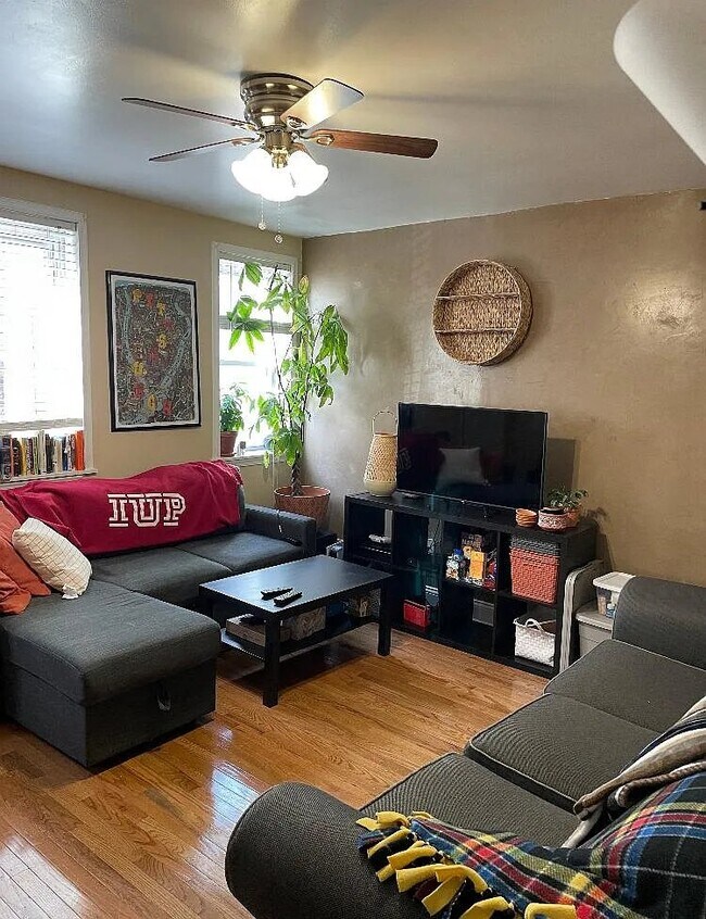 Foto del edificio - 2511 Larkins Wy