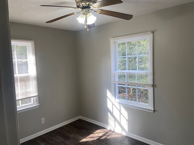 Foto del edificio - **ON HOLD**Total Electric 3 Bedroom / 1 Ba...