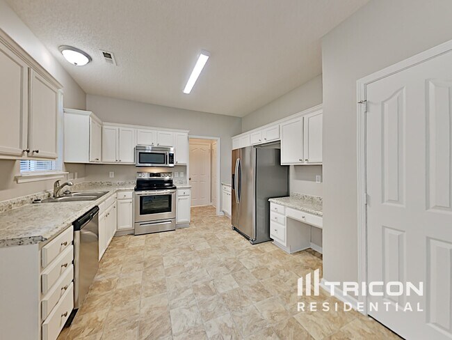 Building Photo - 1051 Hipp Rd