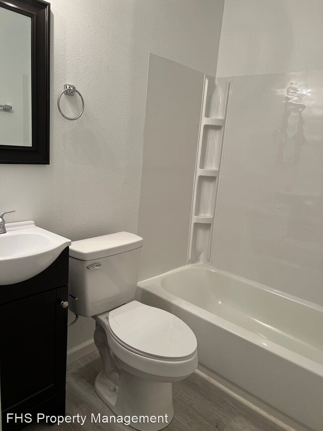 Building Photo - 2 br, 1 bath House - 3015 W Lincoln