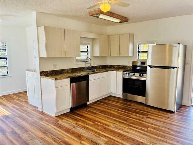 Foto del edificio - 19142 Whispering Pines Dr