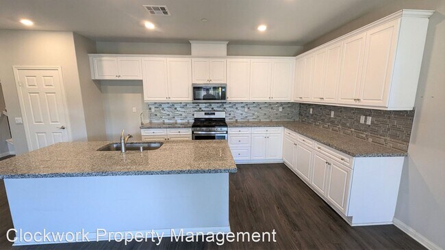 Building Photo - 5 br, 3.5 bath House - 2822 E Howlett Ln