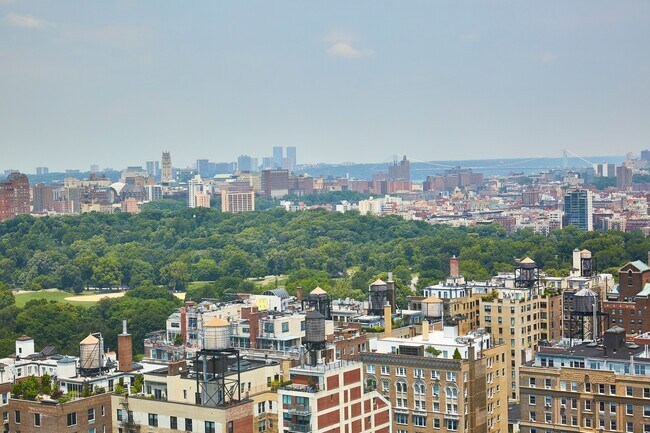Building Photo - 40 E 94th St