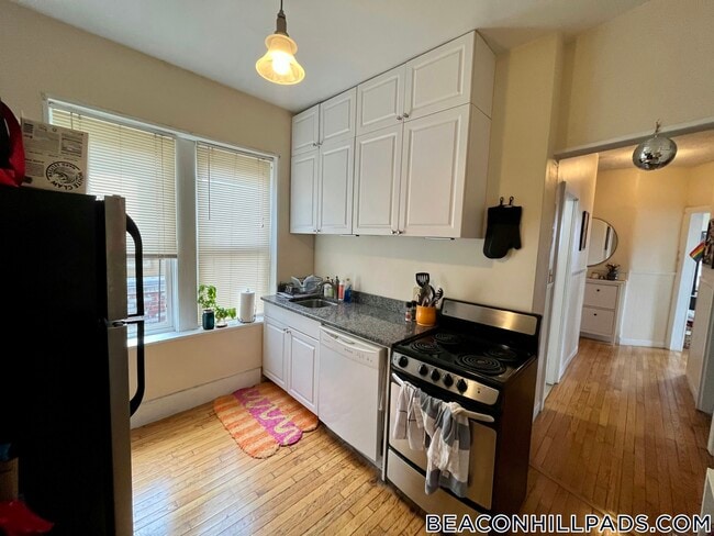 Building Photo - 108 Myrtle St