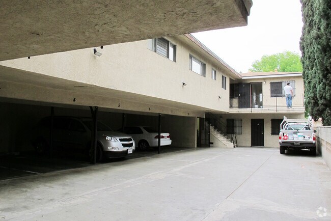 Building Photo - 6118 Prospect Ave