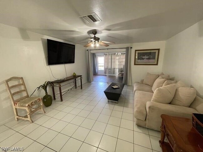 Foto del edificio - 4926 Vincennes St