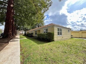 Building Photo - 1014 Lawrence St