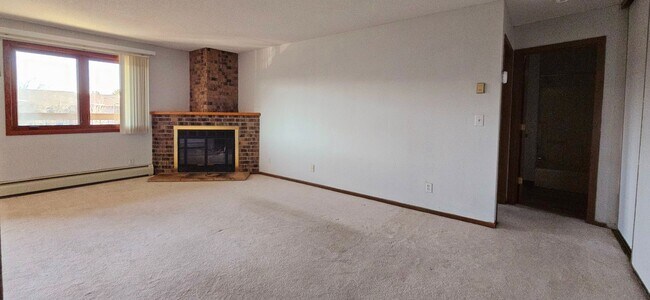 Foto del edificio - 4350 Trenton Ln N