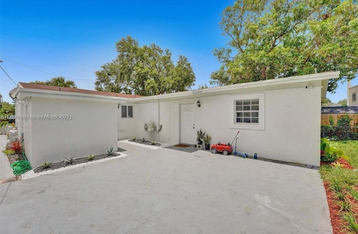 Foto principal - 685 SW 7th Terrace