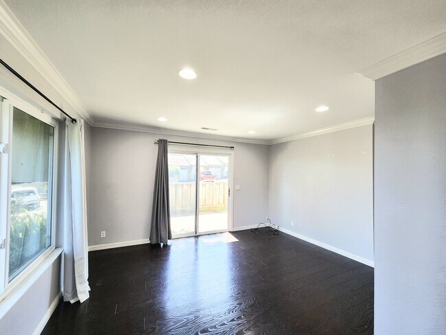 Foto del edificio - 2 bedroom townhouse