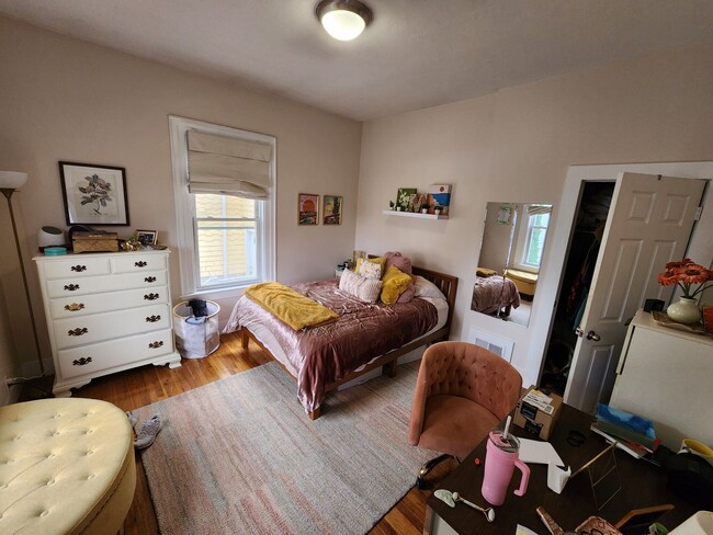 Building Photo - AWESOME ALLSTON 4 BED