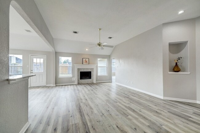 Building Photo - 24031 Holleygate Ct