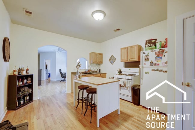 Photo - 882 N Marshfield Ave Apartment