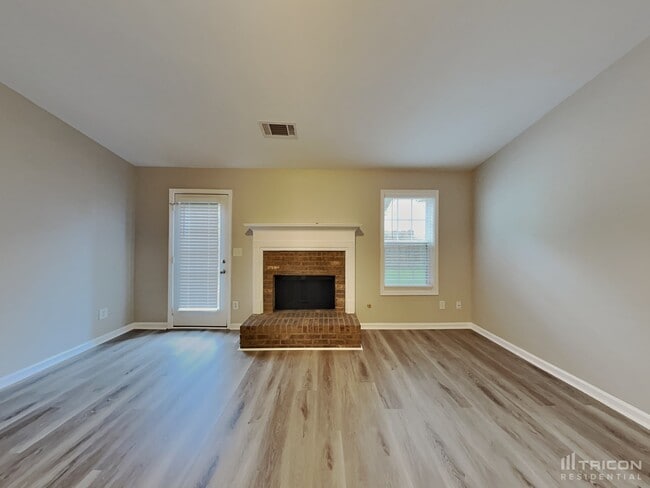 Building Photo - 82 Nashport Ln