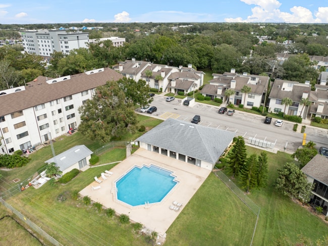 Building Photo - Park Lake - Community Pool