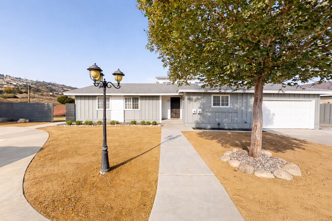 Building Photo - Newly Remodeled 4BD/2BA (Lease out, pending signatures. Check back in a few days!)