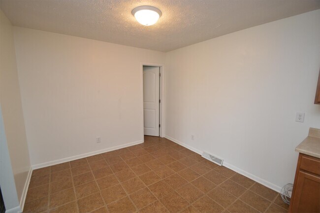 Foto del edificio - 6720 S Franklin Rd