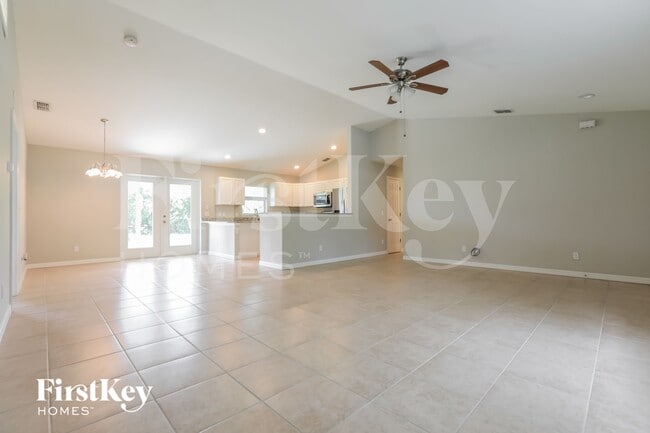 Foto del edificio - 11940 Helicon Ave