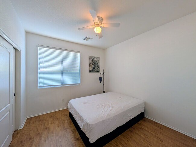Foto del edificio - 14309 W Caribbean Ln