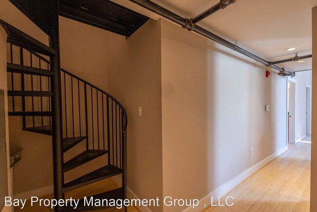 Building Photo - 1 br, 1 bath House - 22 S Howard St Apt R-204