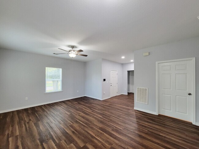 Foto del edificio - 3201 J P Davis Ave