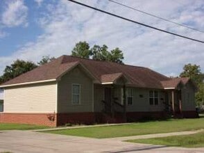Building Photo - 4301 Manila St