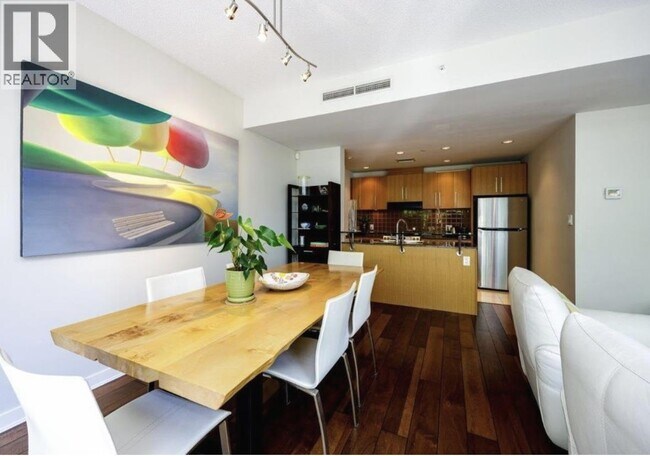 Building Photo - 633 Kinghorne Mews