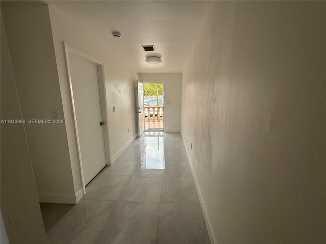 Foto del edificio - 1354 NW 36th St