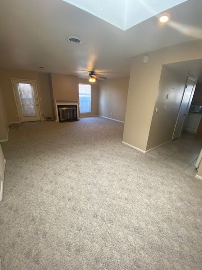 Building Photo - 1014 Plaza Del Sol