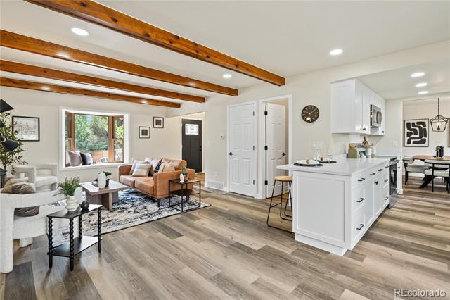 Foto del edificio - 5599 W Maplewood Pl