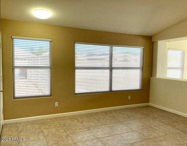 Foto del edificio - 4704 E Desert Wind Dr.