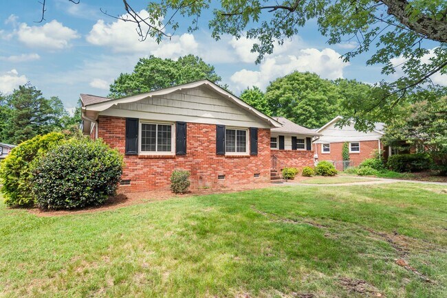 Foto del edificio - 3 Bedroom Home in South Charlotte