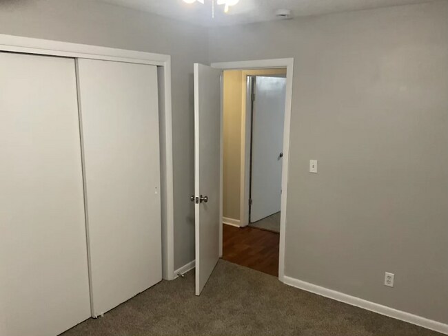 Foto del edificio - 4138 Lane Ave S