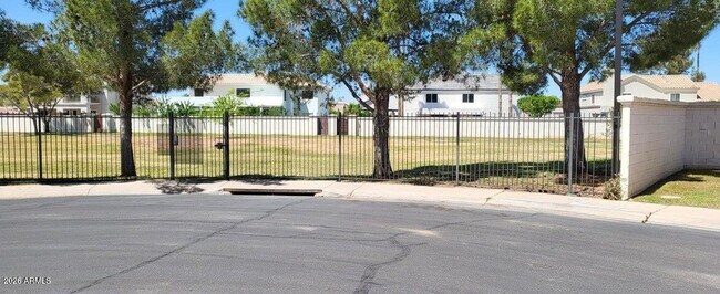 Foto del edificio - 1038 N Columbus Dr