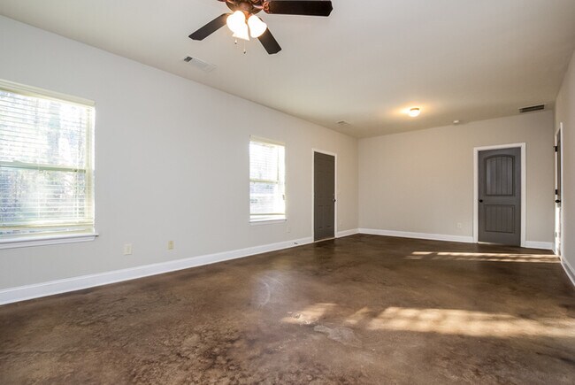 Building Photo - 333 Castle Top Ln SE