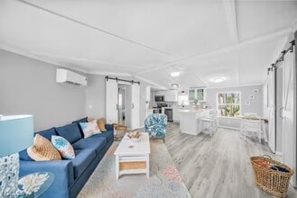 Building Photo - 70 Emily Ln