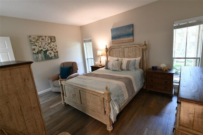 Foto del edificio - 2100 Tanglewilde St