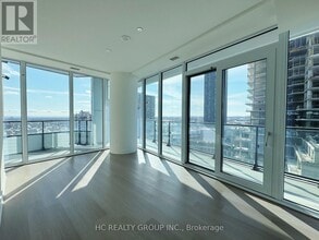 Building Photo - 448 Burnhamthorpe Rd W