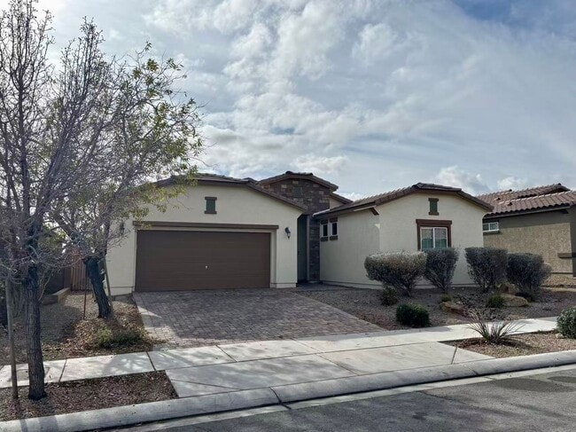 Building Photo - The stunning single-story house with 4 bedrooms and 2 bathrooms