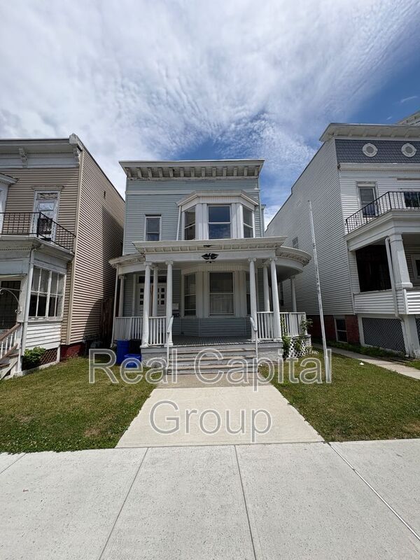 Building Photo - 130 5th Ave
