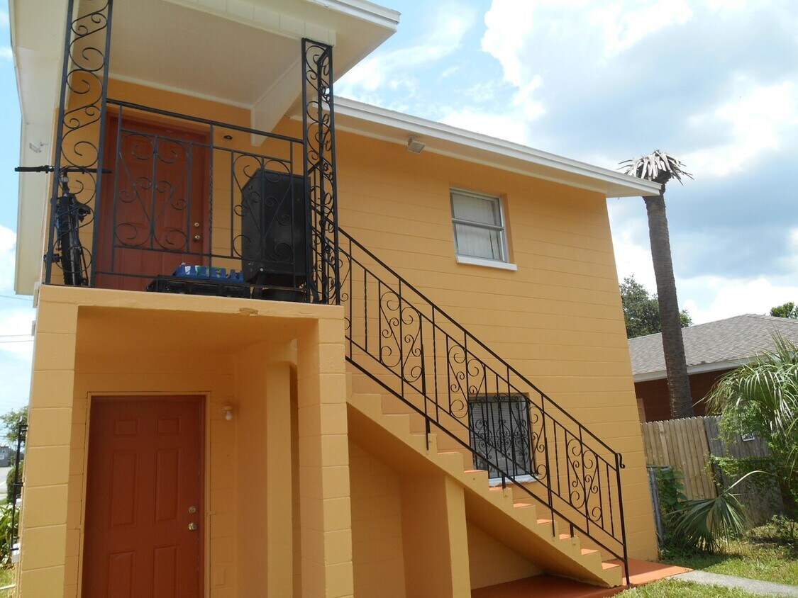 Primary Photo - 2802 Banza St