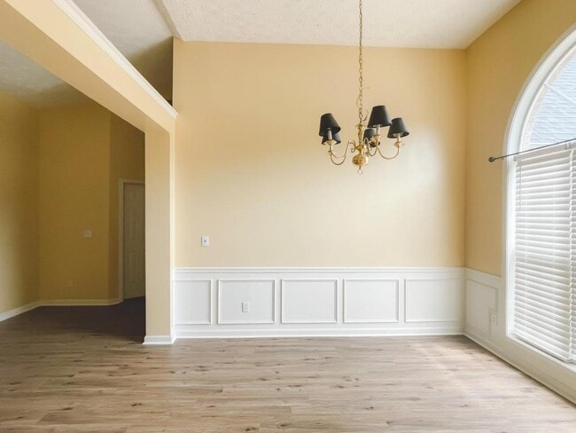 Building Photo - 1070 Rafington Dr